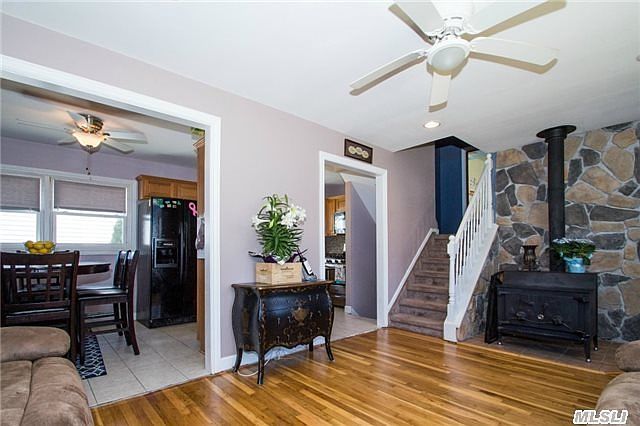 1st image of 16 Noble St