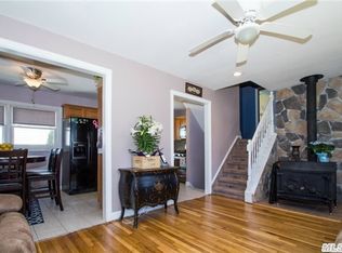 16 Noble St, North Babylon, NY 11703