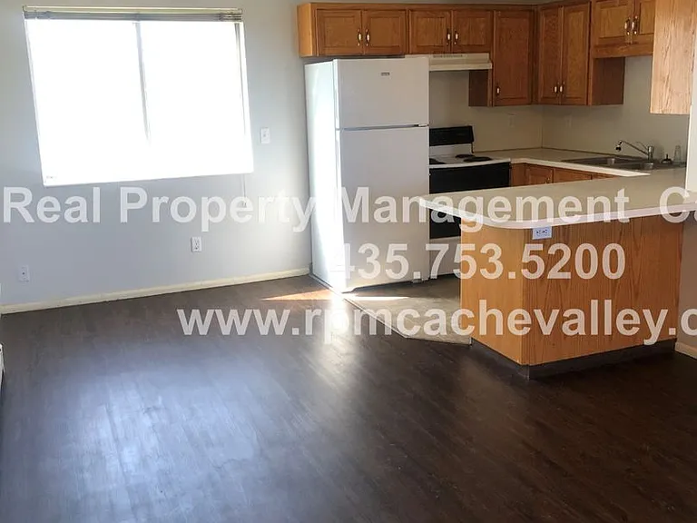 360 N 400 W — Photo 23