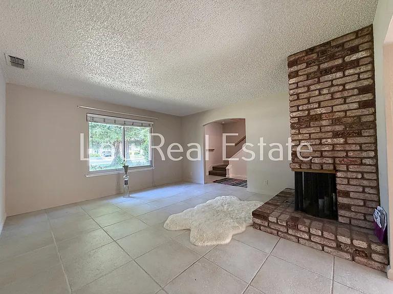 2223 Bridlewood Dr — Photo 9