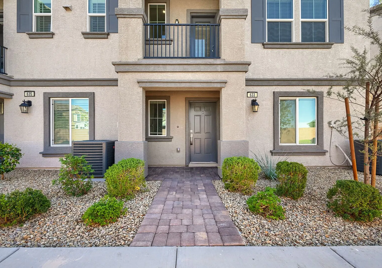 Spacious 3BR Townhome in Gated Community — Photo 1