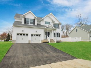 1634 Finderne St, Oakhurst, NJ