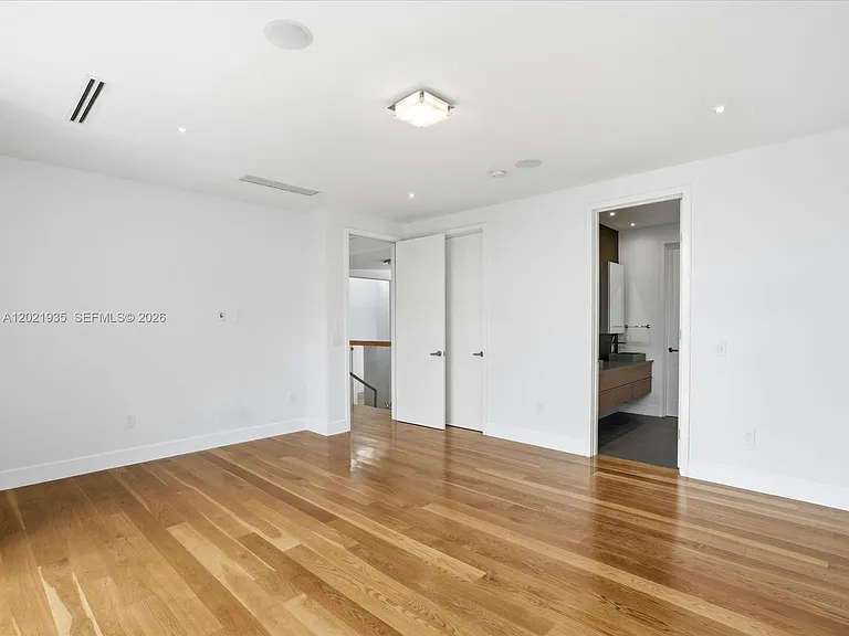 125 Hampton Ln — Photo 49