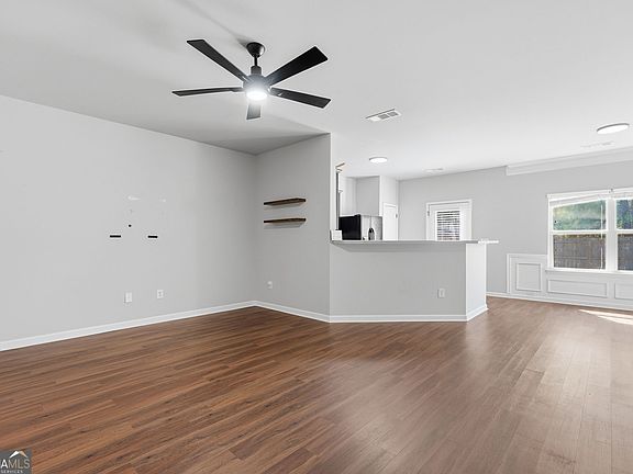 4th image of 643 Oakside Pl