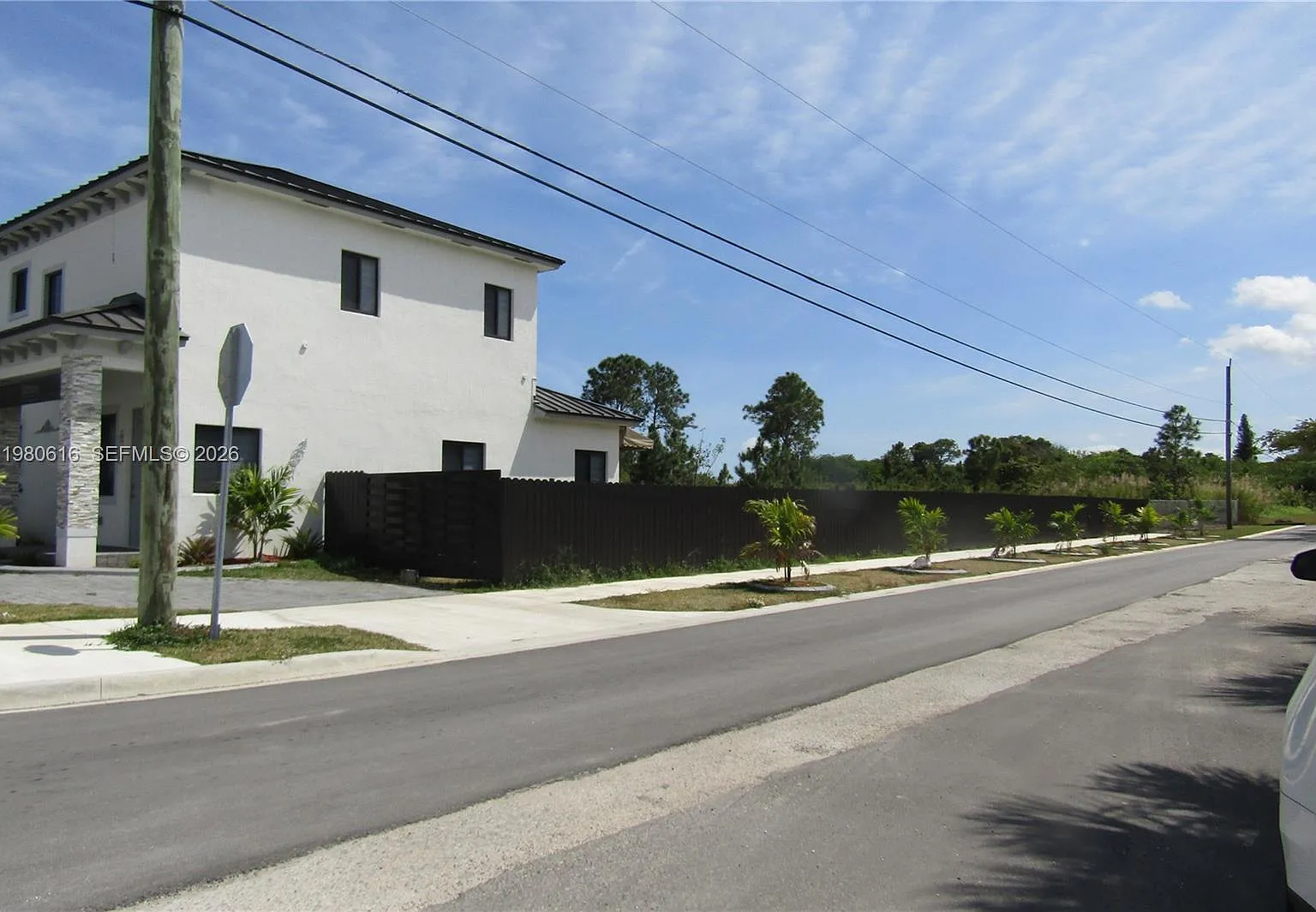4 bed, 3.0 bath, 2586 sqft, $4,400 — Photo 3