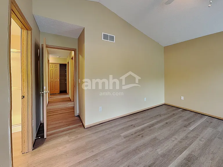 949 Rowland Ave — Photo 12