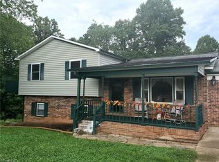 238 Lori Ln, Mount Airy, NC 27030