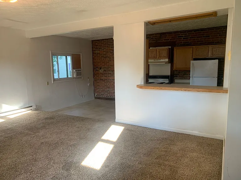 763 N Main St — Photo 3