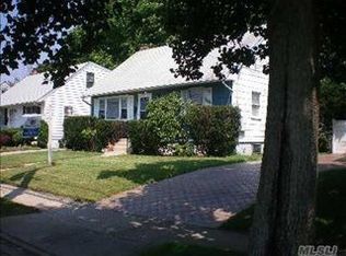2465 Park Pl, Bellmore, NY 11710