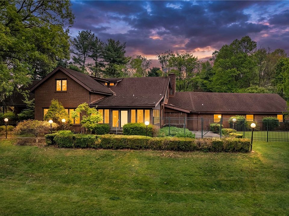 1st image of 4437 Twin Oaks Dr