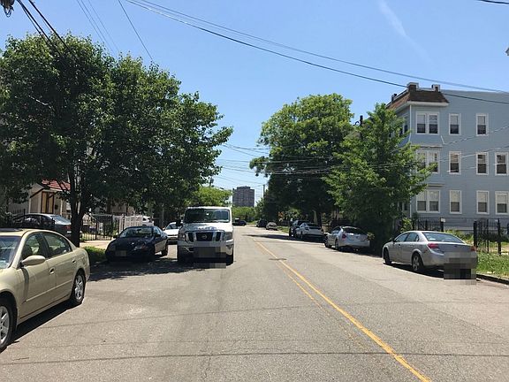 4th image of 190 Hillside Ave