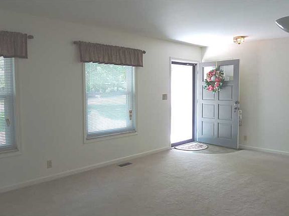 4th image of 5545 N Alton Ave