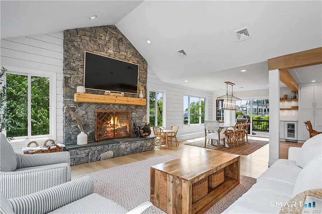 4 bed, 3.0 bath, 2542 sqft, $10,000 — Photo 4