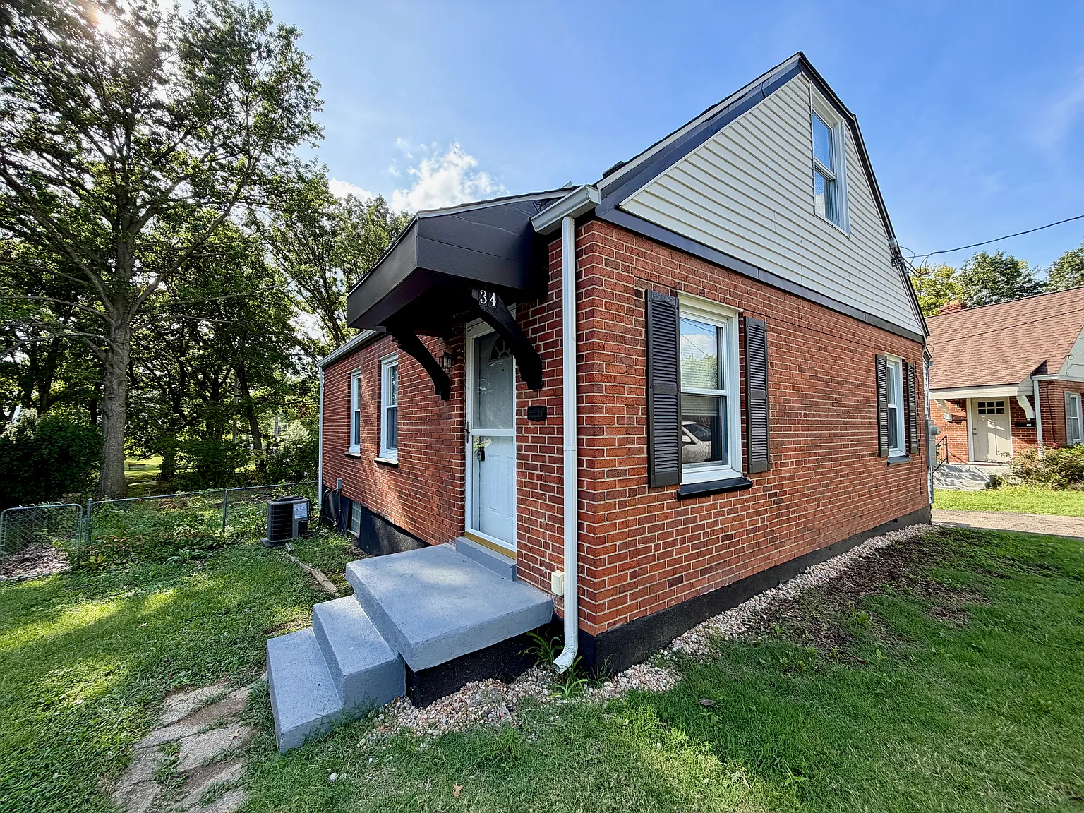 4 bed, 850 sqft, $2,200 — Photo 1