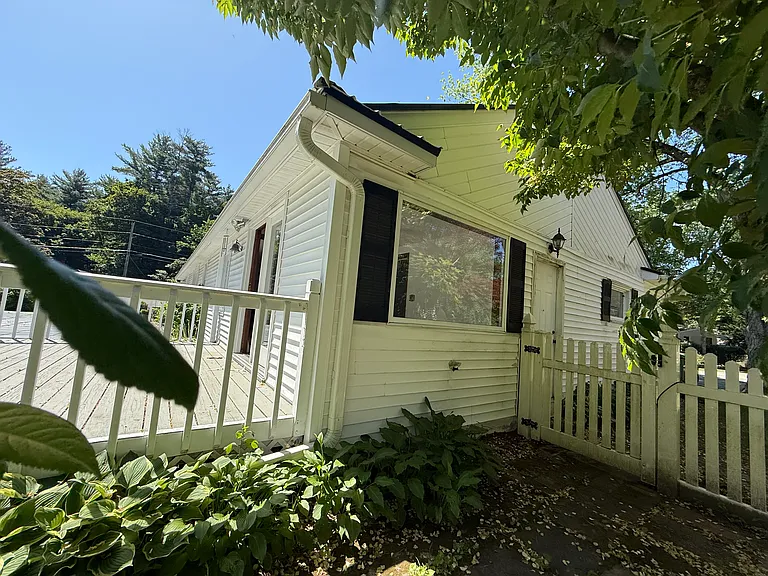 2 Sherwood Dr — Photo 3