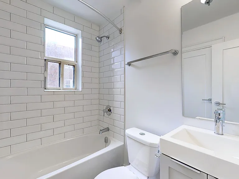 1602 Bathurst St — Photo 15