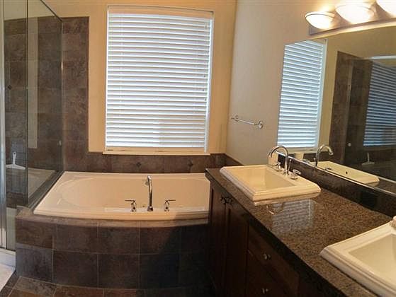 1st image of 6104 NE Rosebay Dr