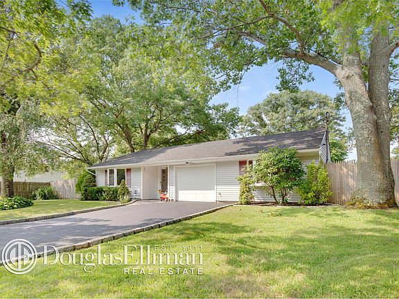 3rd image of 31 Anne Dr