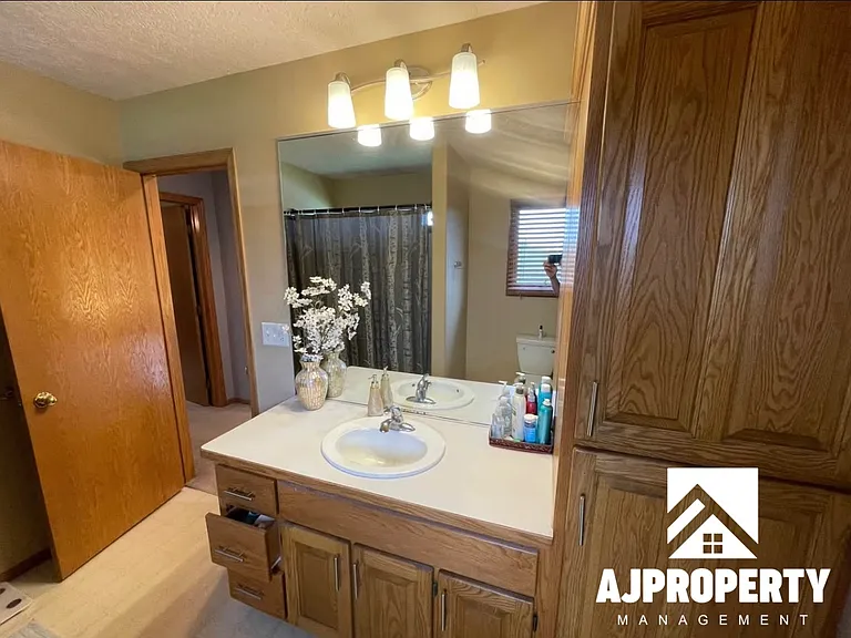 3105 S Dawley Cir — Photo 32