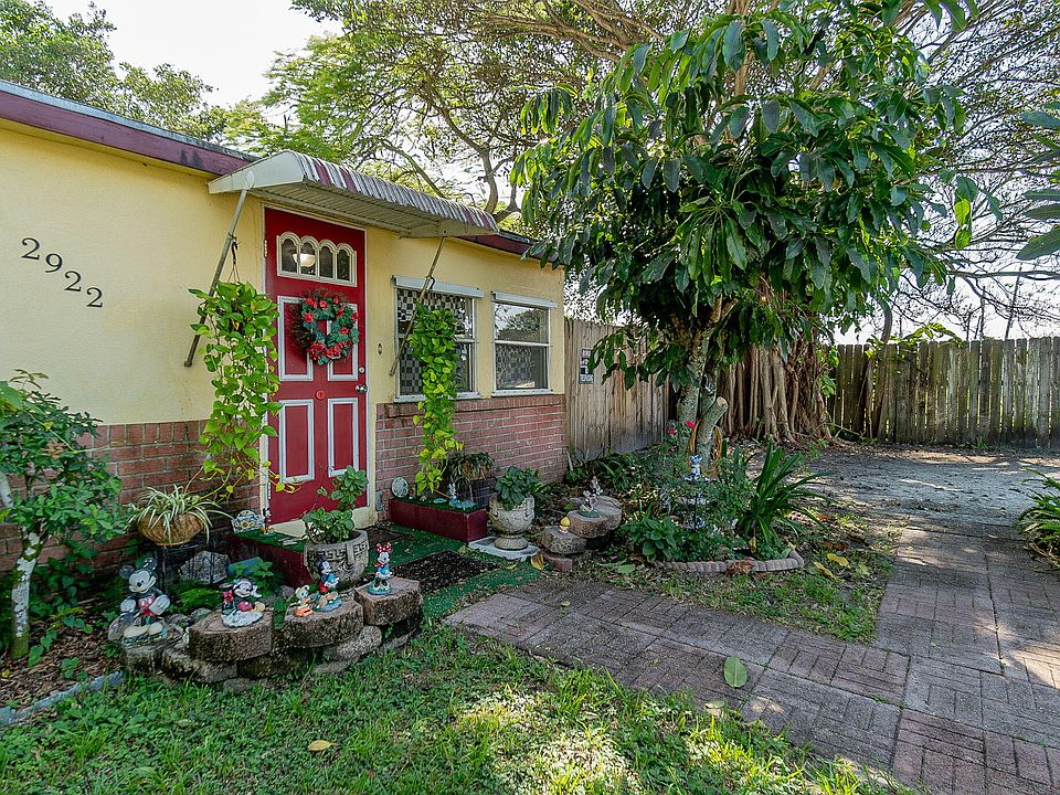 1st image of 2922 Genessee Avenue