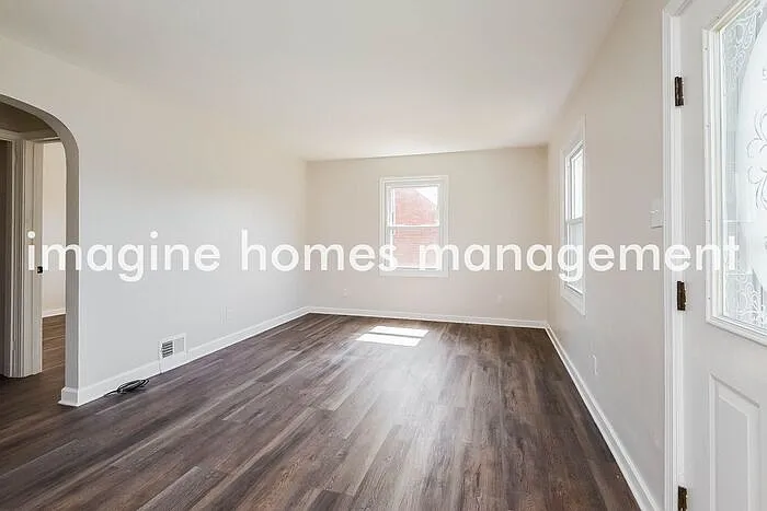 3 bed, 1.5 bath, 1088 sqft, $1,695 — Photo 3