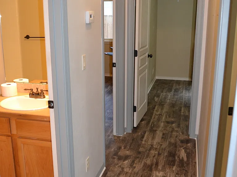 2646 N Larchmont Ave — Photo 11
