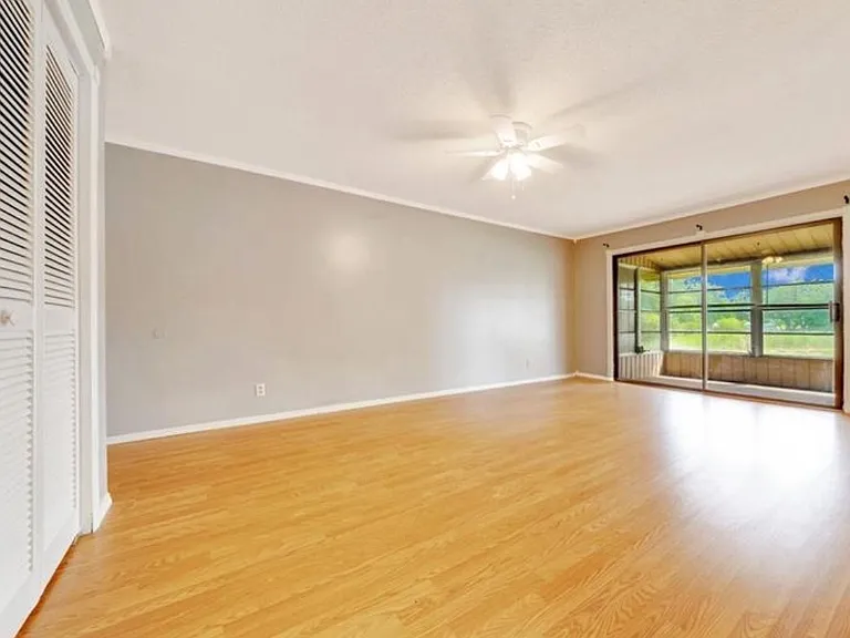 683 Midway Dr #B — Photo 8