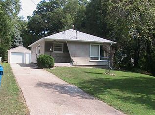 2624 18th St #A, Moline, IL 61265