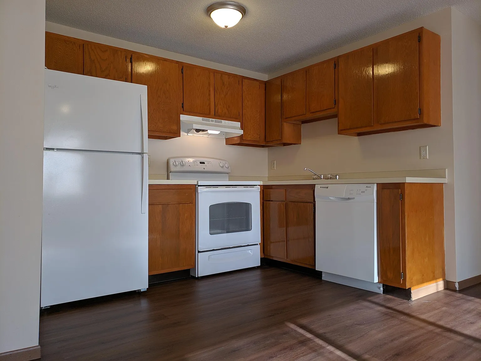 2 bed, 900 sqft, $990 — Photo 2