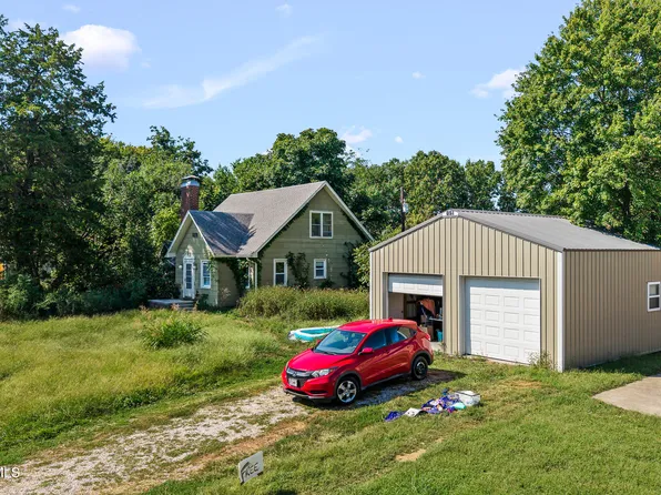 1418 S Summit Dr, Holts Summit, MO 65043