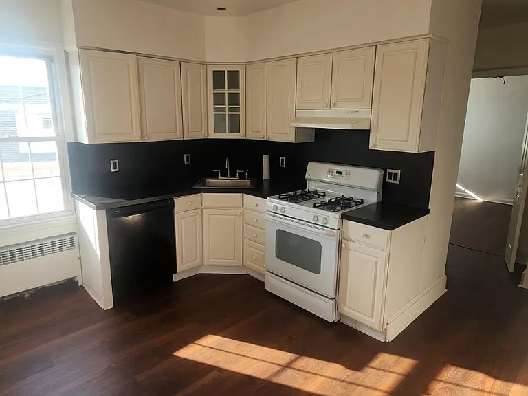 201-203 Thomas Ave #2 — Photo 1