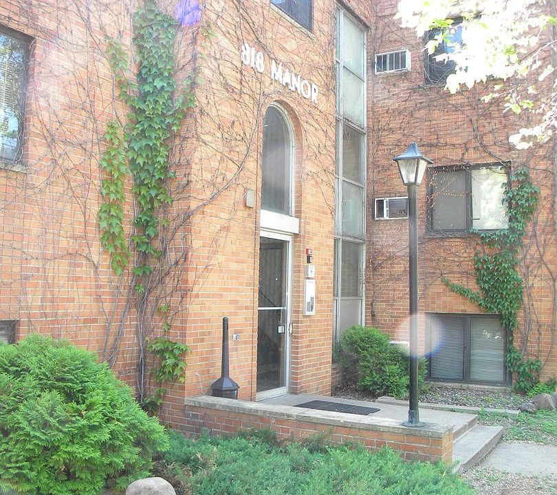 2nd image of 818 8th St SE #1