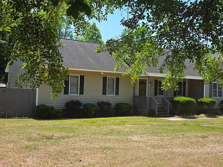 113 Lakeland Dr — Photo 3