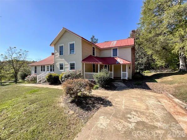 2006 Okeewemee Rd, Troy, NC 27371