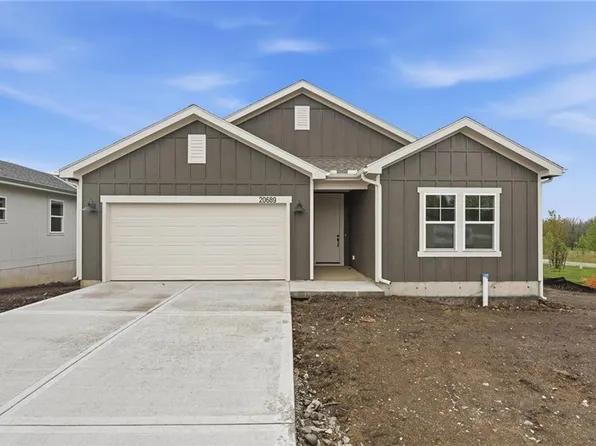 20689 Skyview Ln, Spring Hill, KS 66083