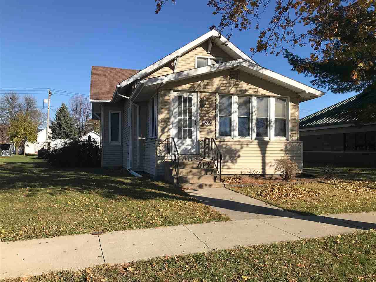 205 W Main St, Fredericksburg, IA 50630 Zillow