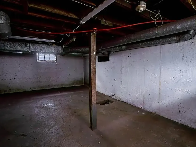 327 William St — Photo 27