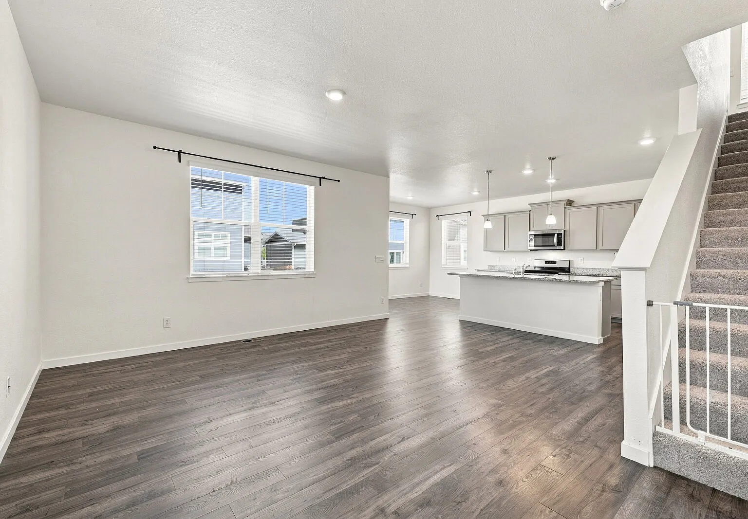 4 bed, 2.5 bath, 1953 sqft, $2,900 — Photo 4