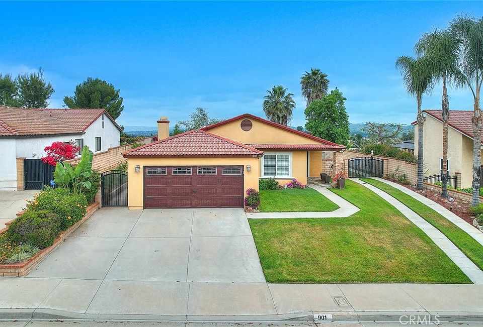 1st image of 901 Looking Glass Dr