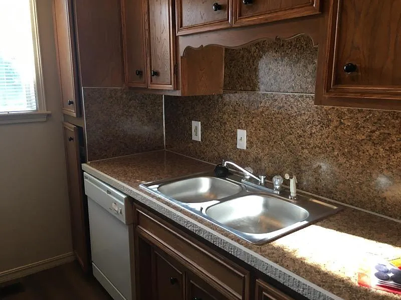 Hilltop Apartments — Photo 3
