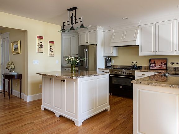 5th image of 138 Lakeview Drive