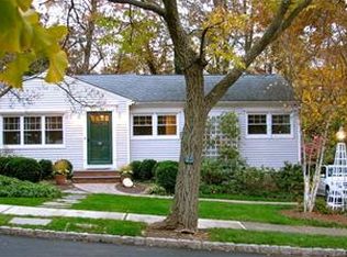 25 Pihlman Pl, Chatham, NJ 07928