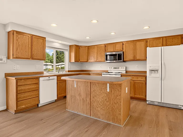 1819 Dayton Ave NE — Photo 14