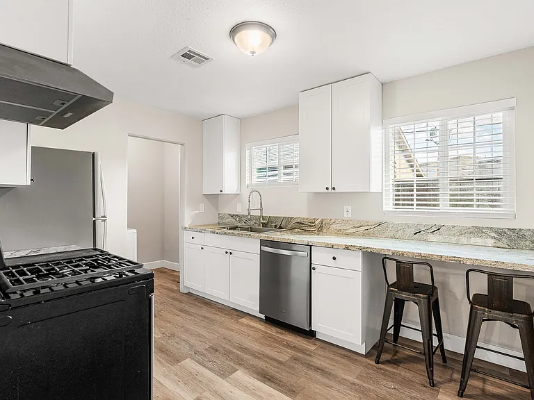 508 N 9th Ave #1 — Photo 3