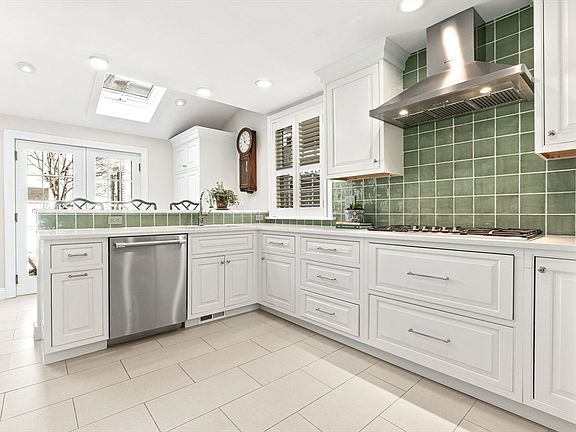 5th image of 52 Boardman St