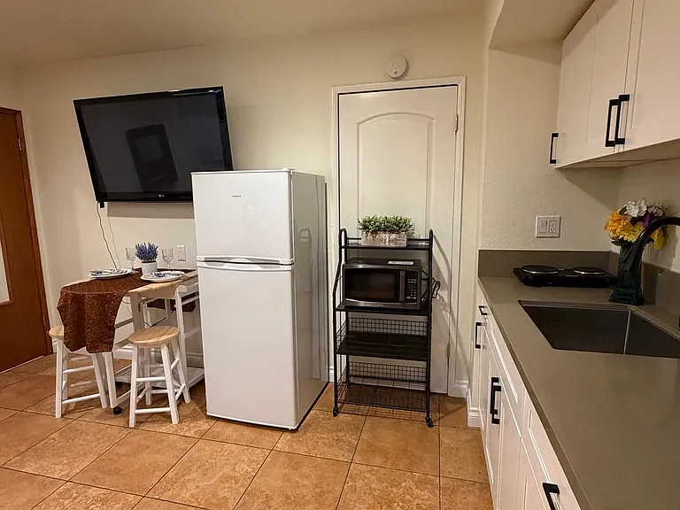 15116 Weddington St #B — Photo 6