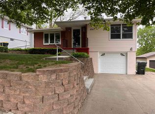 2313 S Clinton St, Sioux City, IA 51106