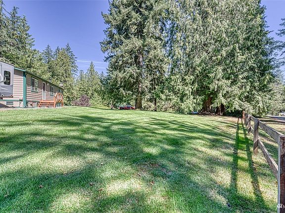2nd image of 905 Griffiths Ln W