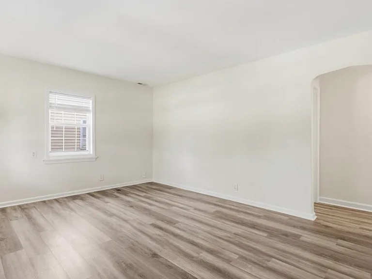 427 Harris Pl — Photo 2