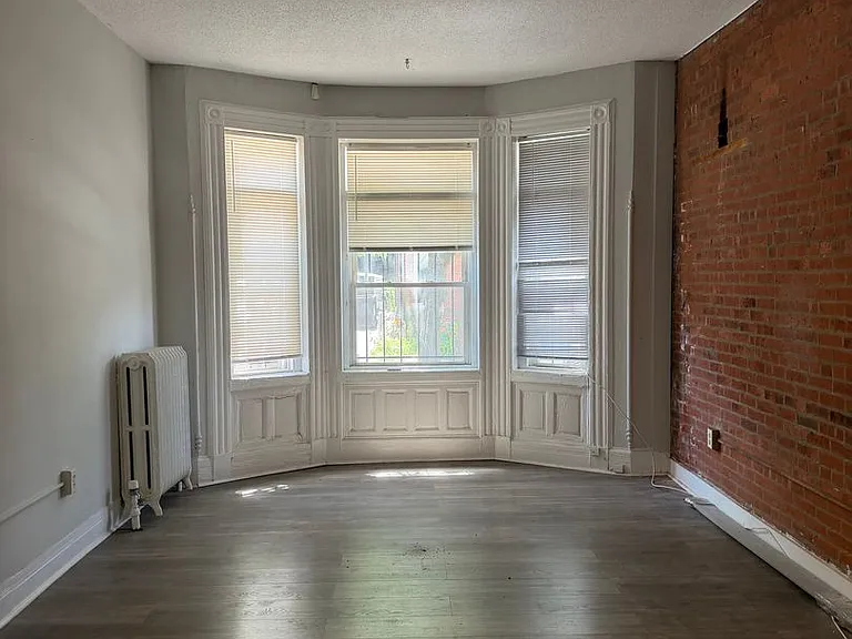 The Elm at 104 Howe St! — Photo 52